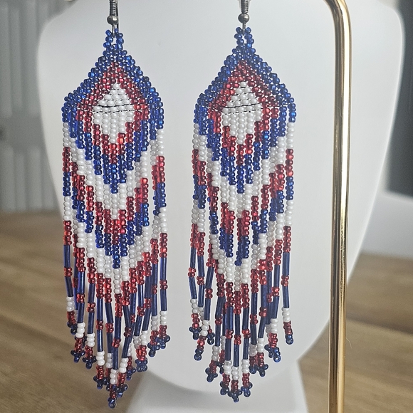 Vintage Native American Inspired Tri-Color Beaded Earrings. - Picture 2 of 4